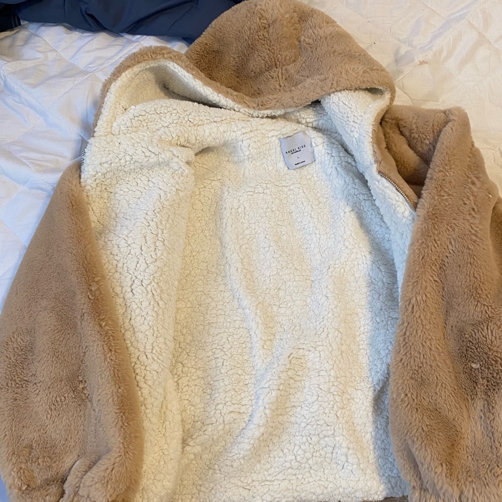 Used-mint condition Angel kiss Los Ángeles soft cozy fluffy jacket size large